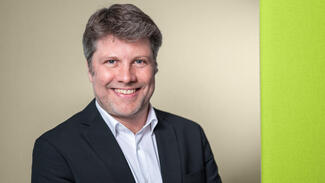 Dr. Alexander Tiefenbacher Dr. Alexander Tiefenbacher
